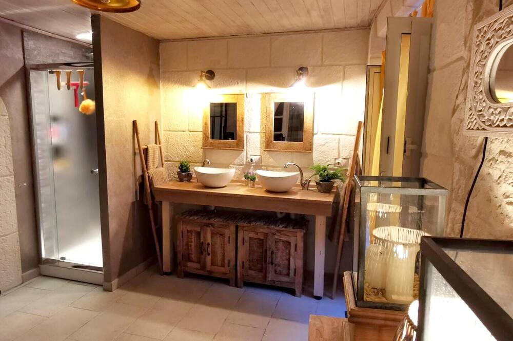 Photo of Bathroom in Acquaviva Platani