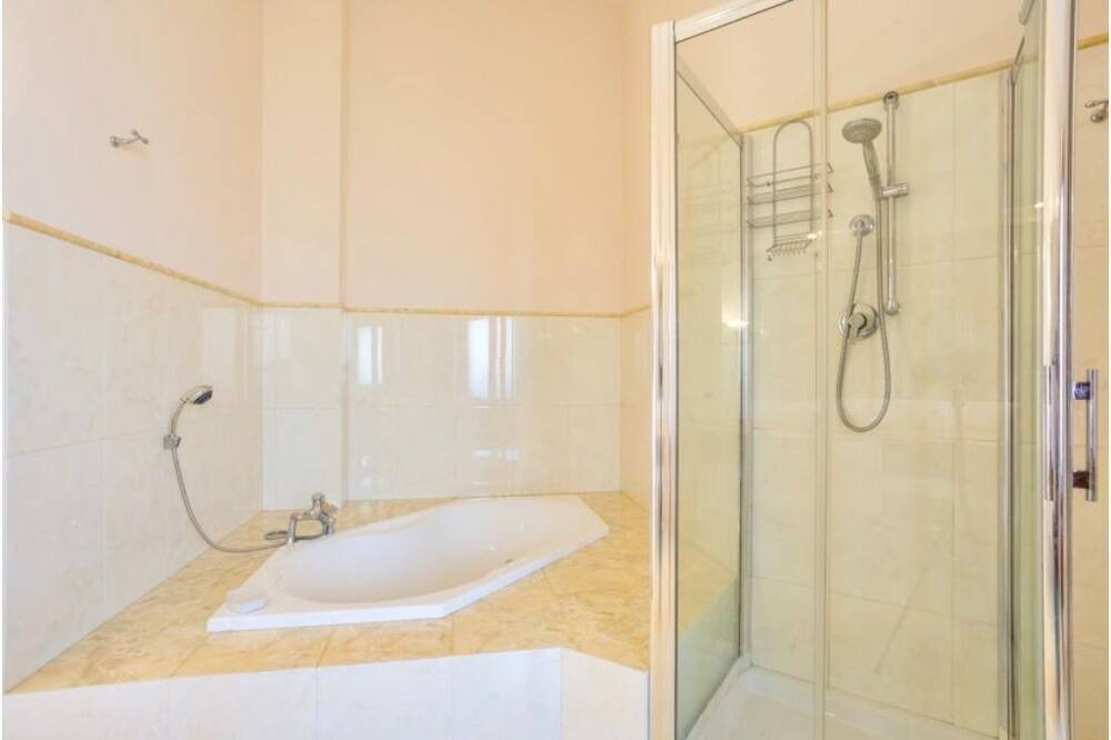 Photo of Bathroom in Paparella