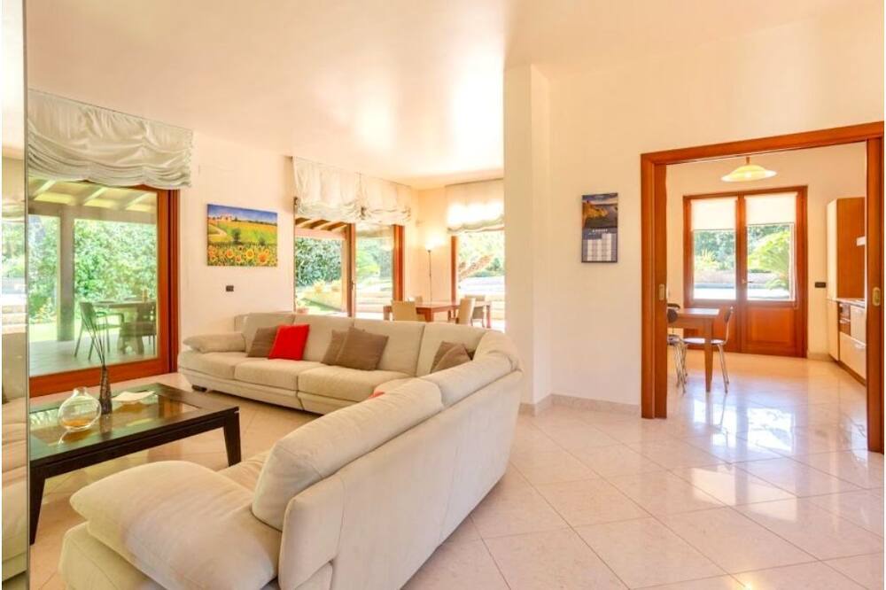 Photo of Livingroom in Paparella