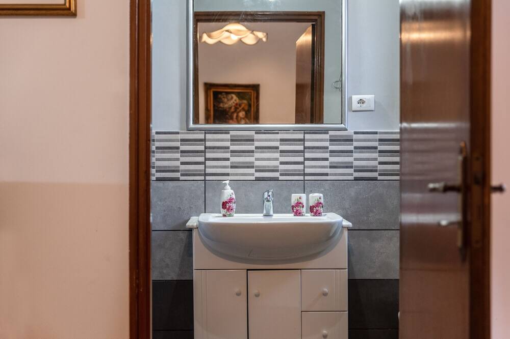 Photo of Bathroom in Favara