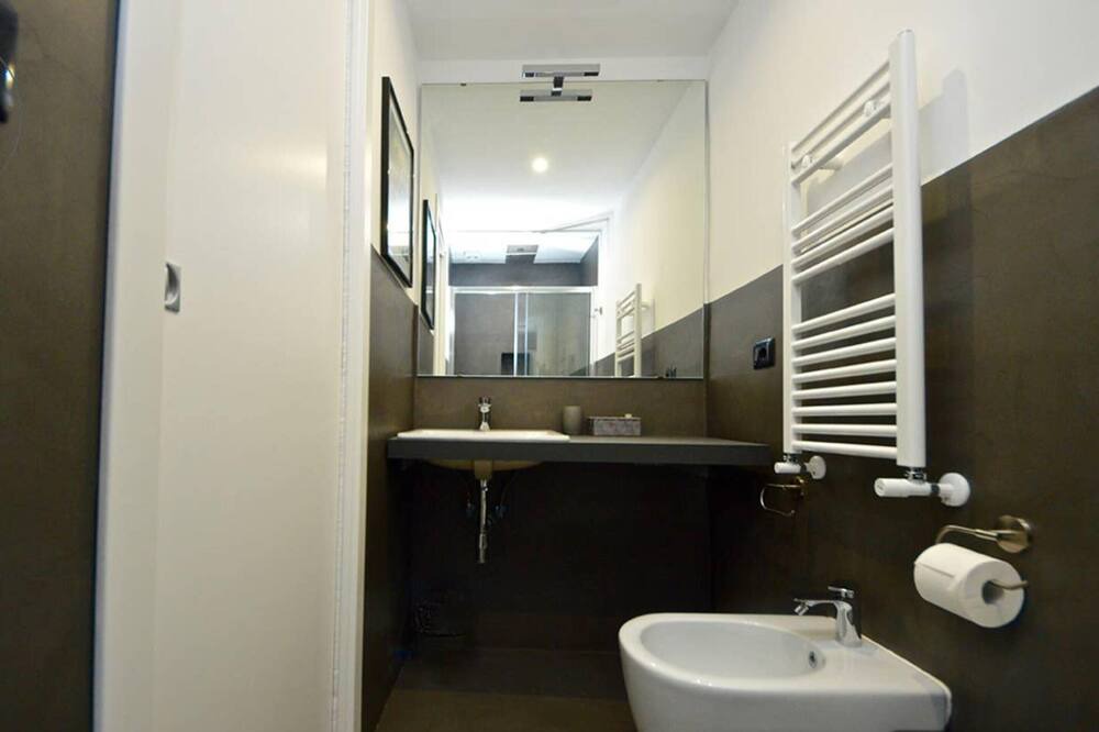 Photo of Bathroom in Quartieri Spagnoli