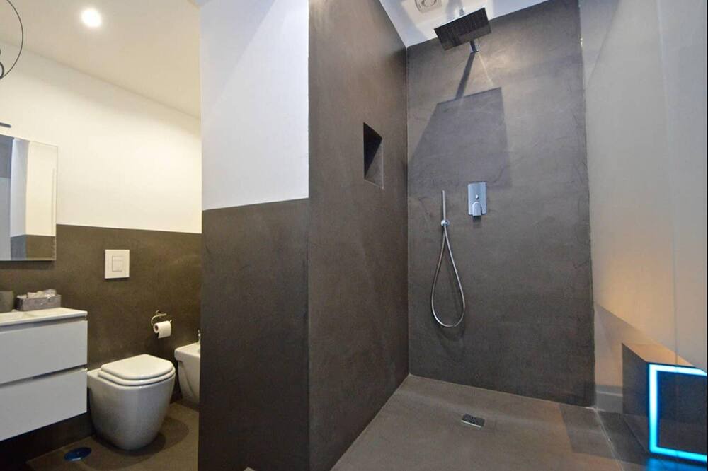 Photo of Bathroom in Quartieri Spagnoli