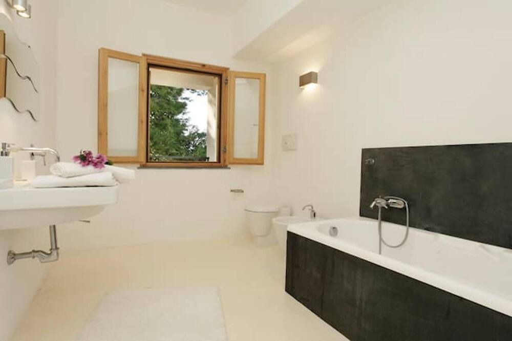 Photo of Bathroom in Torre Colonna-sperone