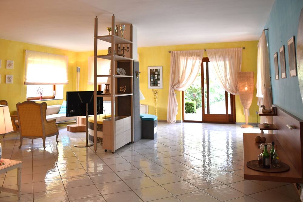 Photo of Livingroom in Ischia Porto