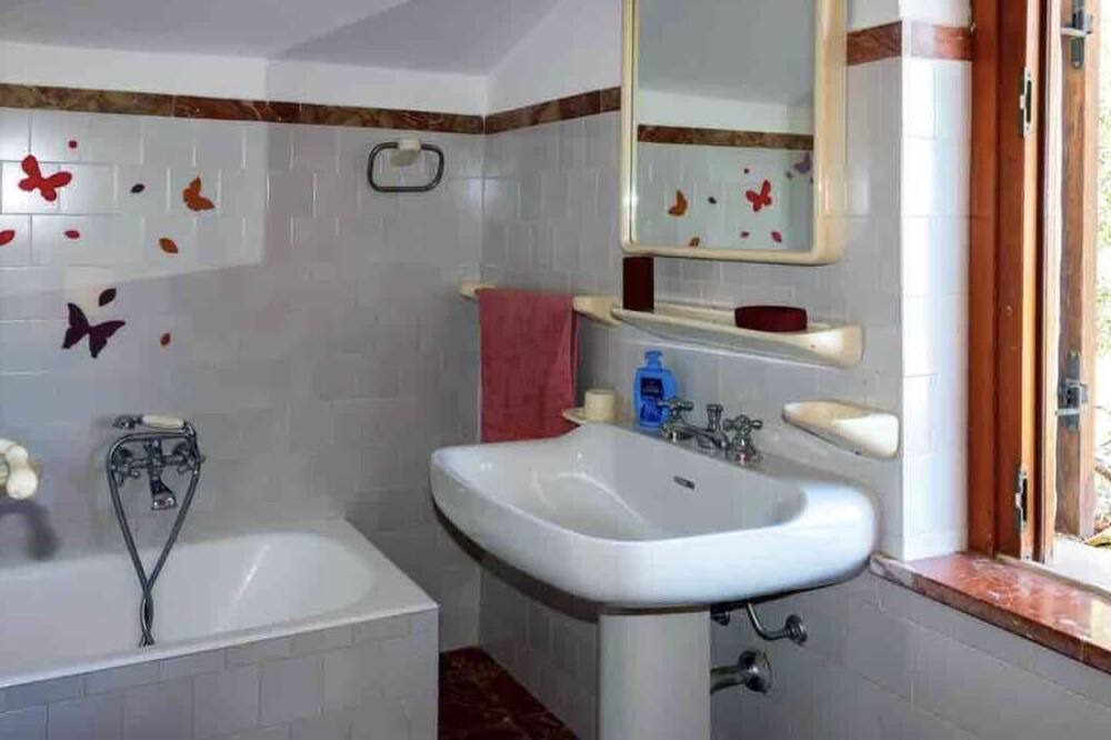 Photo of Bathroom in Mandra Capreria