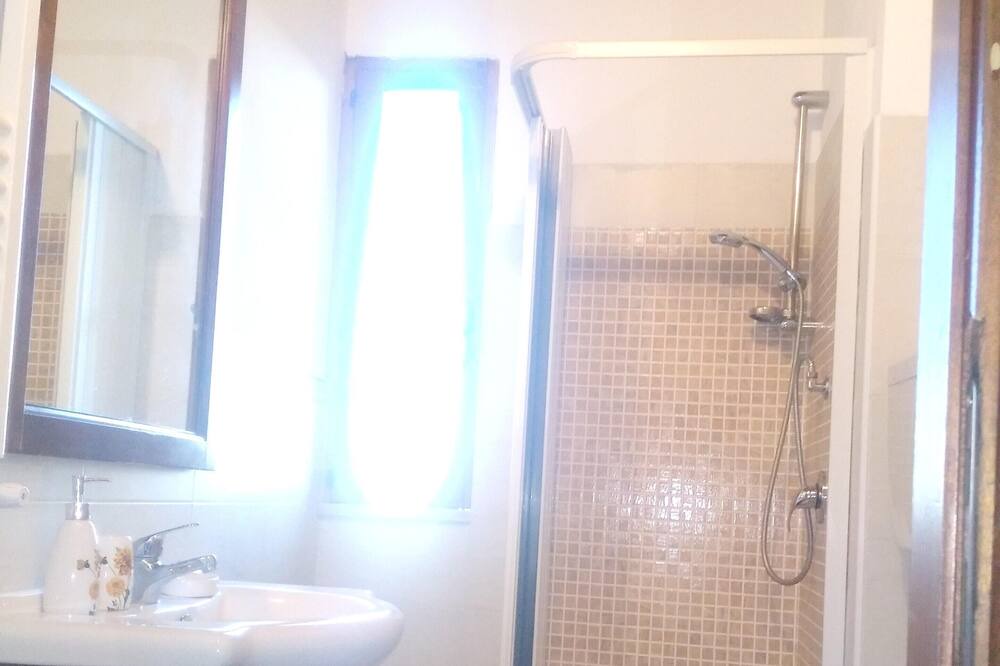 Photo of Bathroom in Reitano
