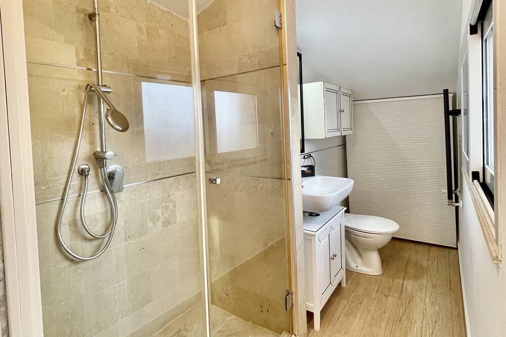 Photo of Bathroom in Tiche