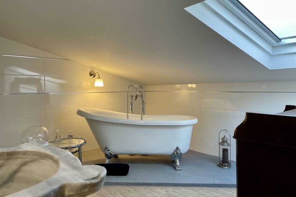 Photo of Bathroom in Tiche