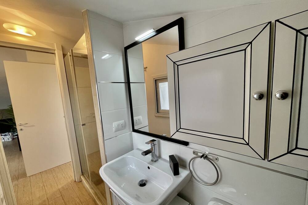 Photo of Bathroom in Tiche