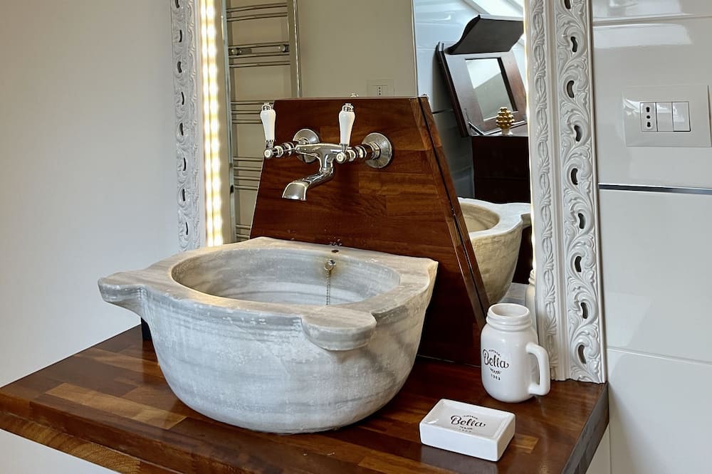 Photo of Bathroom in Tiche