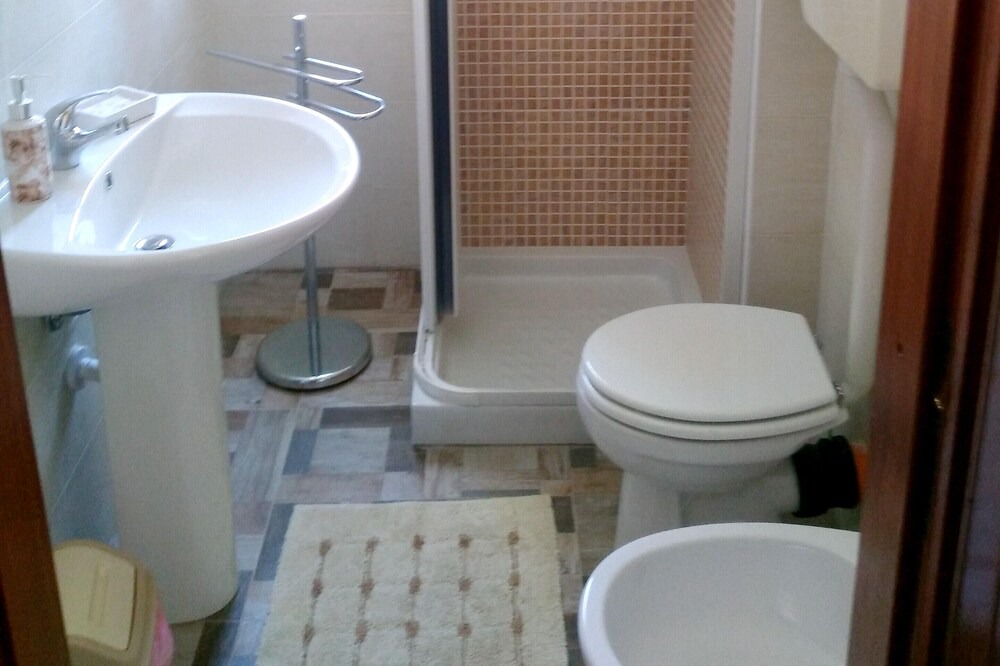Photo of Bathroom in Reitano