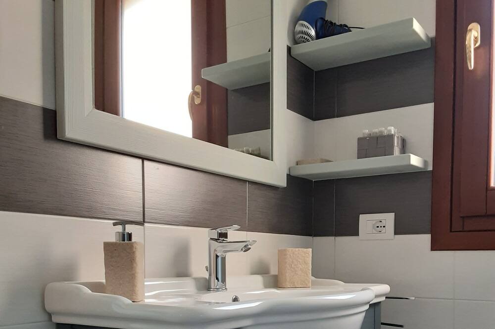 Photo of Bathroom in Ruoni
