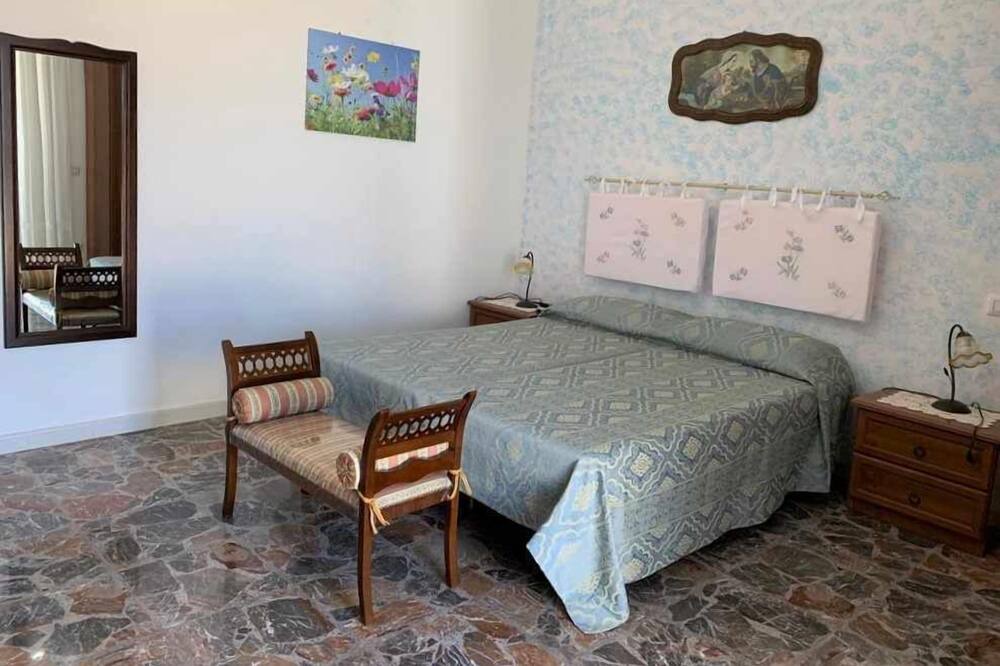 Photo of Bedroom in Malfa