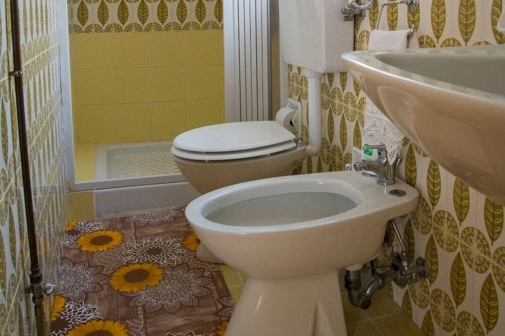 Photo of Bathroom in Palazzolo Acreide Historic Centre