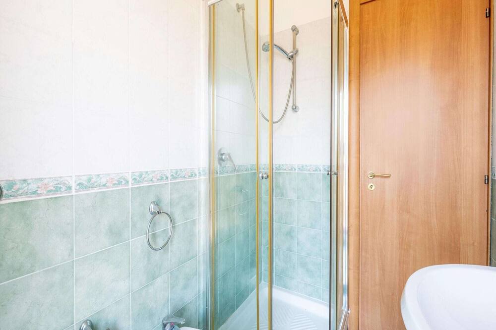 Photo of Bathroom in Laura