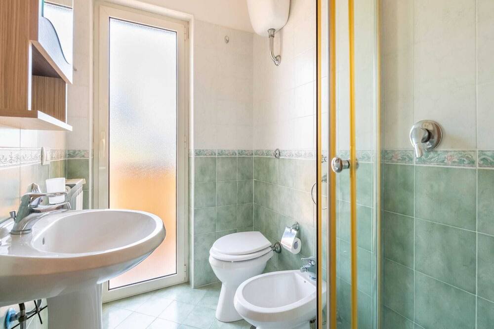 Photo of Bathroom in Laura