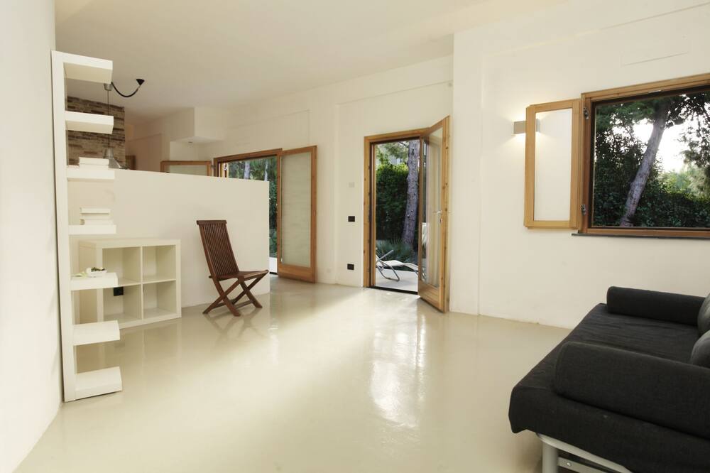Photo of Livingroom in Torre Colonna-sperone