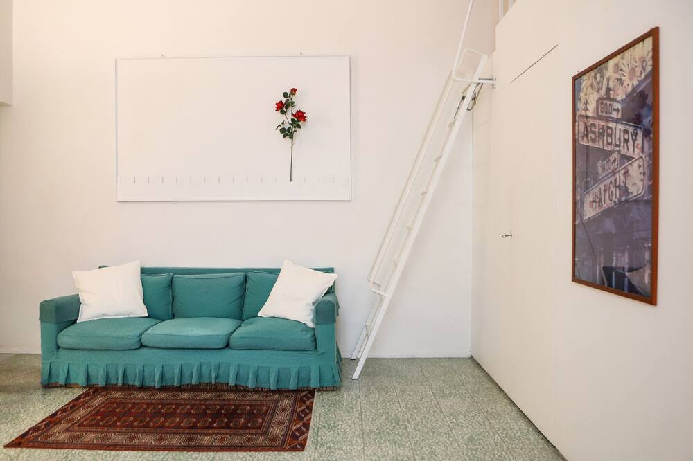 Photo of Livingroom in Naples City Centre