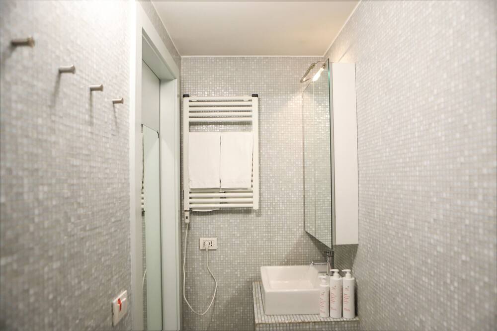 Photo of Bathroom in Naples City Centre