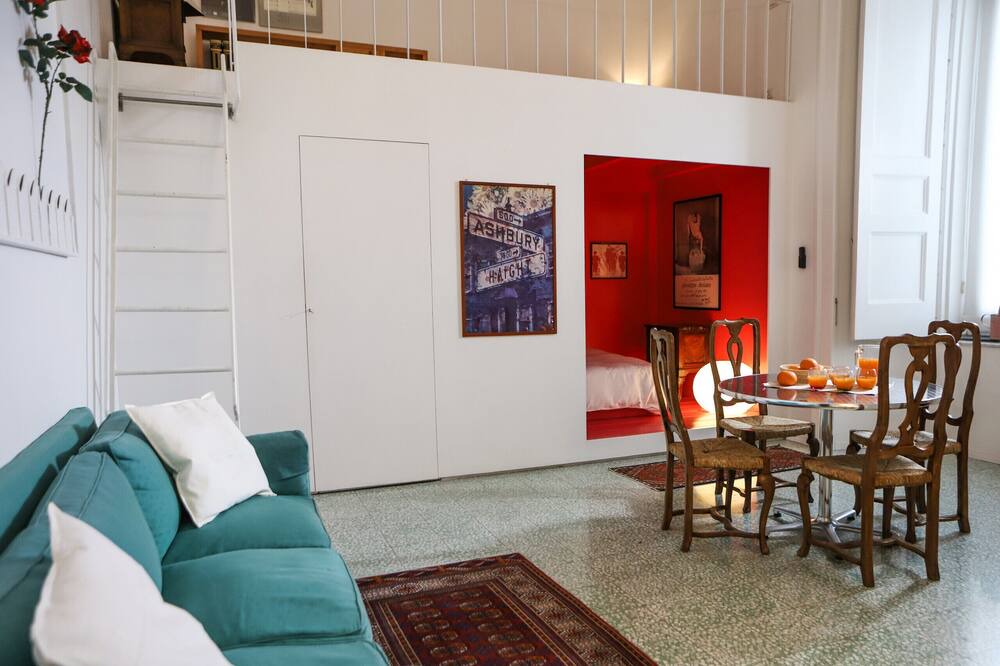 Photo of Livingroom in Naples City Centre