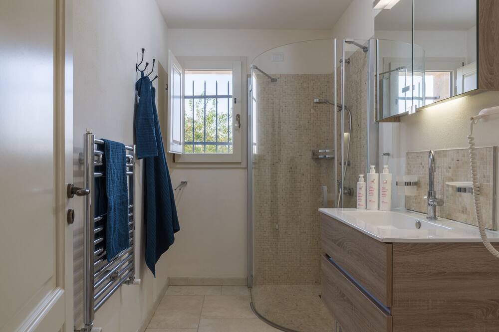 Photo of Bathroom in Oria