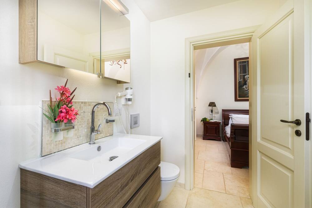 Photo of Bathroom in Oria