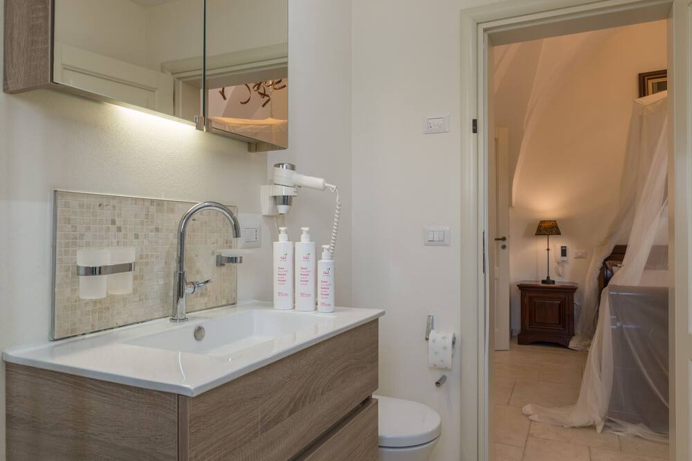 Photo of Bathroom in Oria