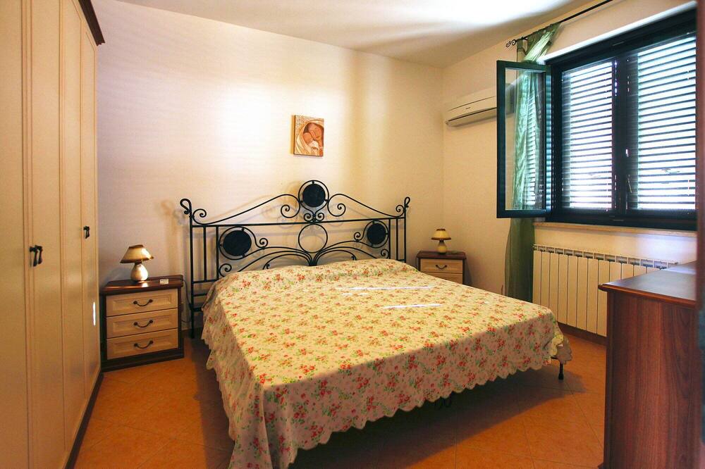Photo of Bedroom in Campofelice di Roccella