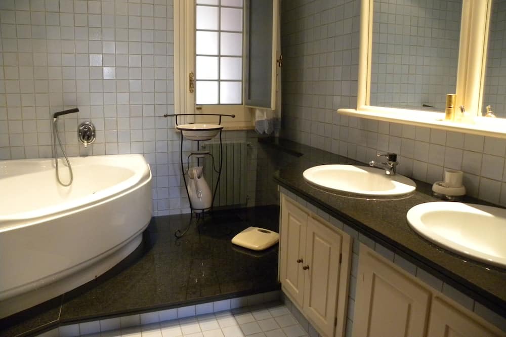 Photo of Bathroom in Marsala