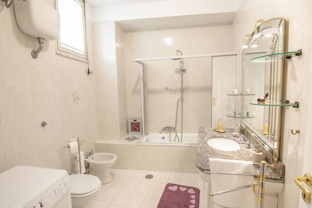 Photo of Bathroom in Pontone