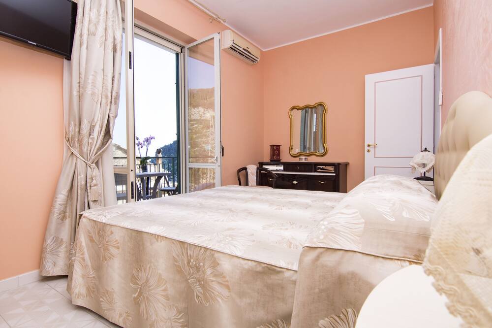 Photo of Bedroom in Pontone
