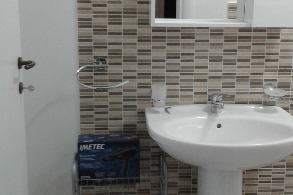 Photo of Bathroom in Avola