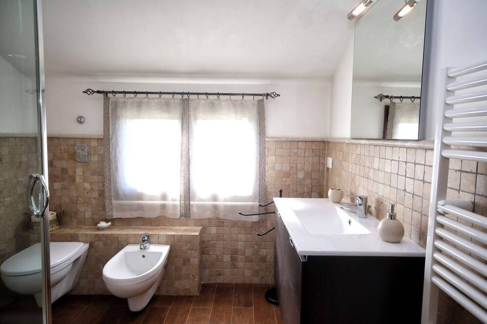 Photo of Bathroom in Paceco