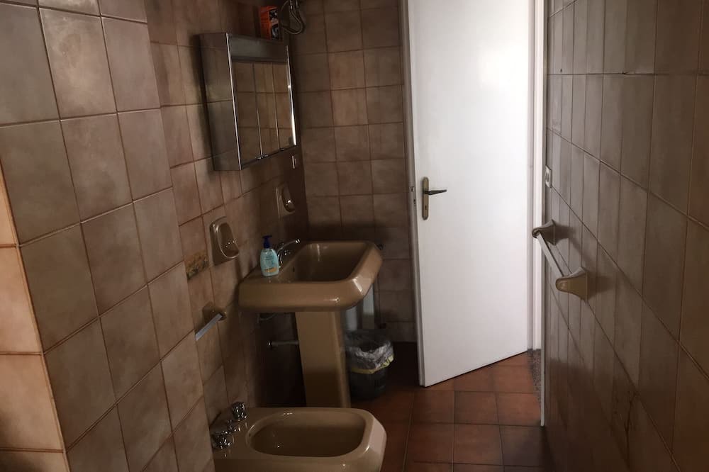 Photo of Bathroom in Archi