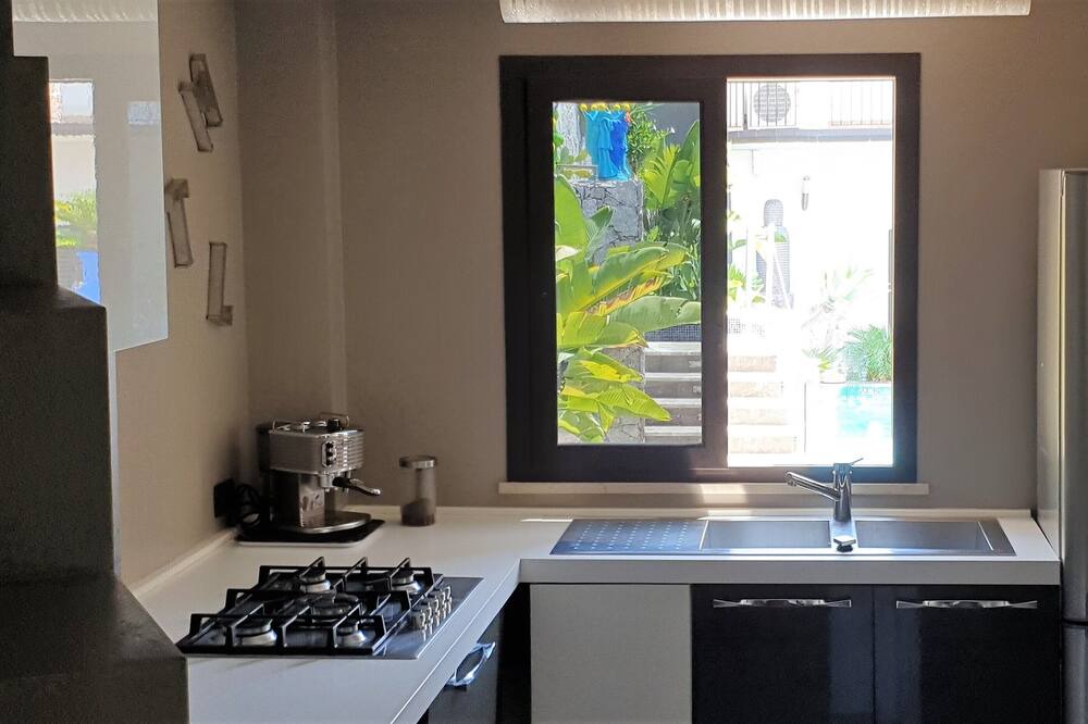 Photo of Kitchen in Mitogio