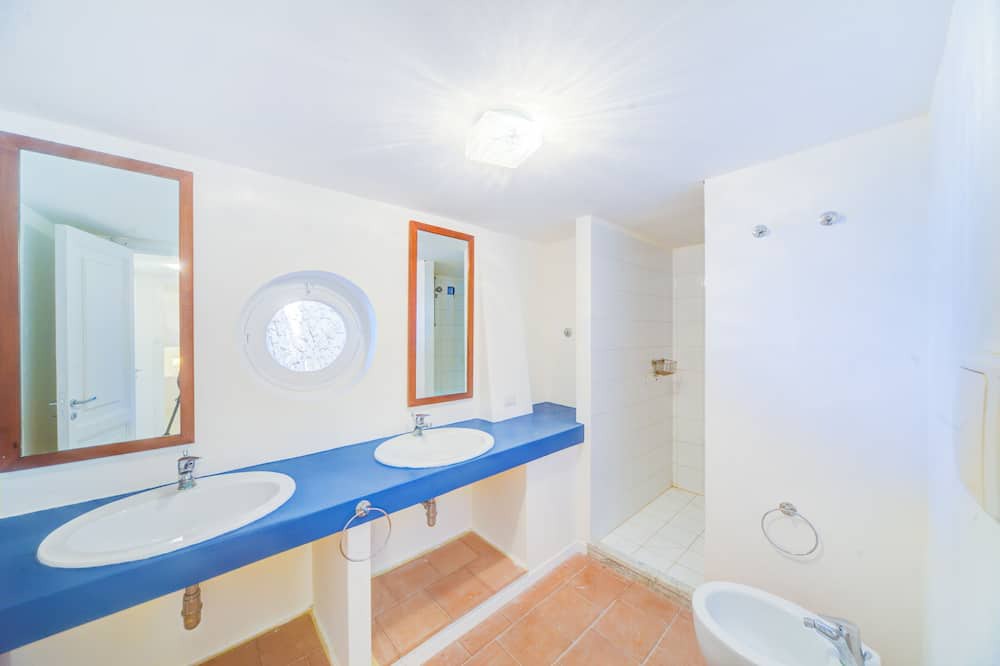 Photo of Bathroom in Costa Saracena-Castelluccio