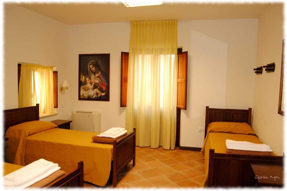 Photo of Bedroom in Altomonte