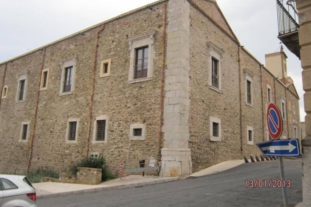 Photo of Outdoor in Iria