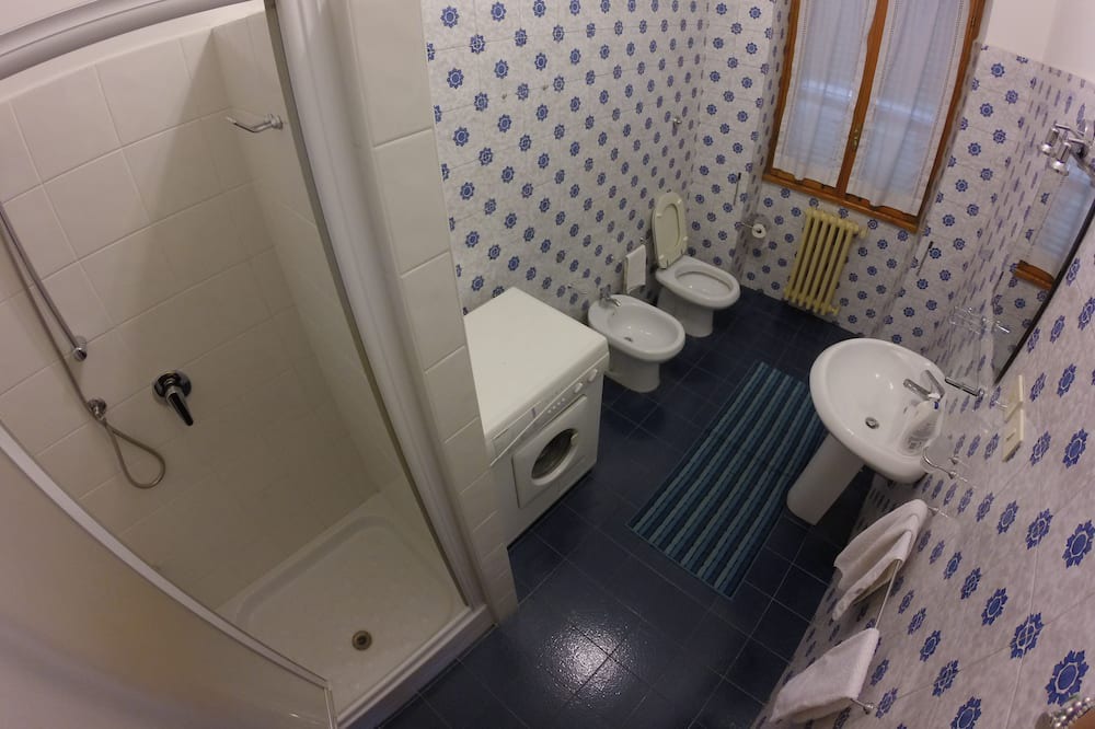 Photo of Bathroom in Suburbio VII Portuense