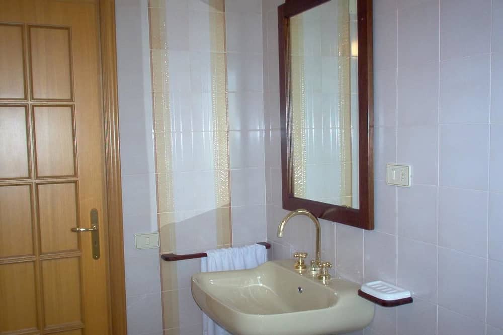 Photo of Bathroom in Padula