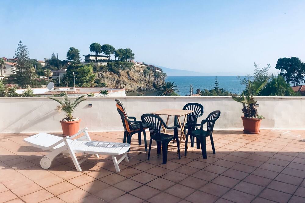Photo of Patio Balcony in Costa Saracena-Castelluccio