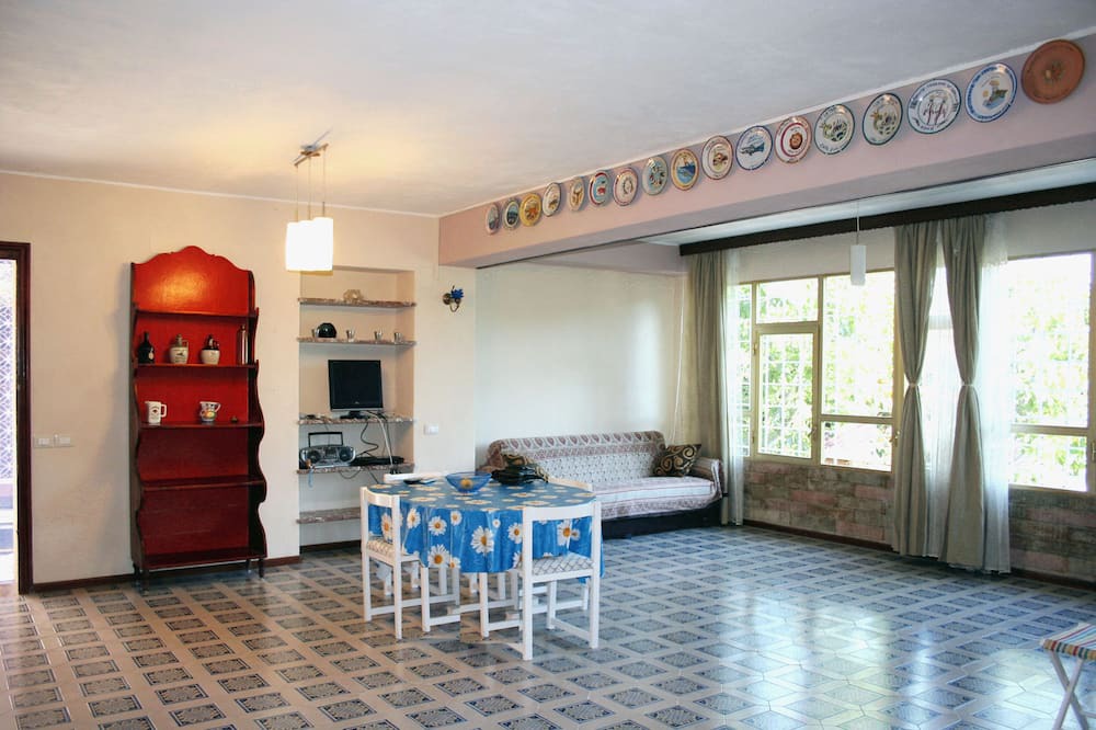 Photo of Livingroom in Costa Saracena-Castelluccio