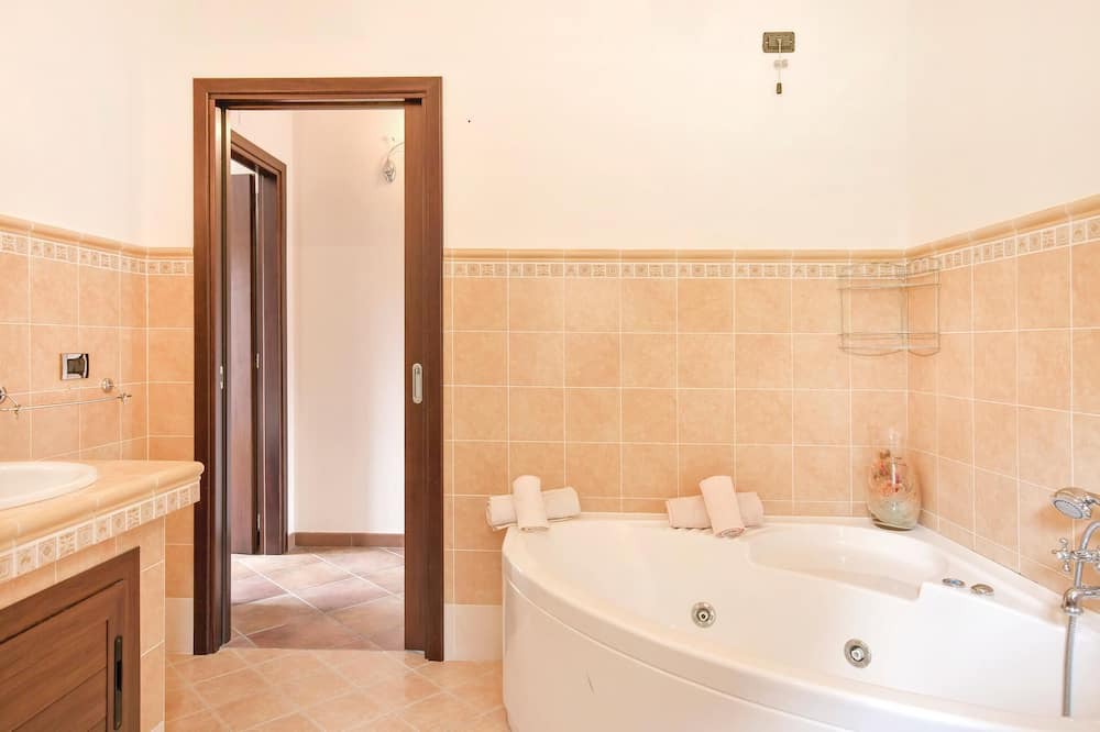 Photo of Bathroom in Belvedere Marittimo
