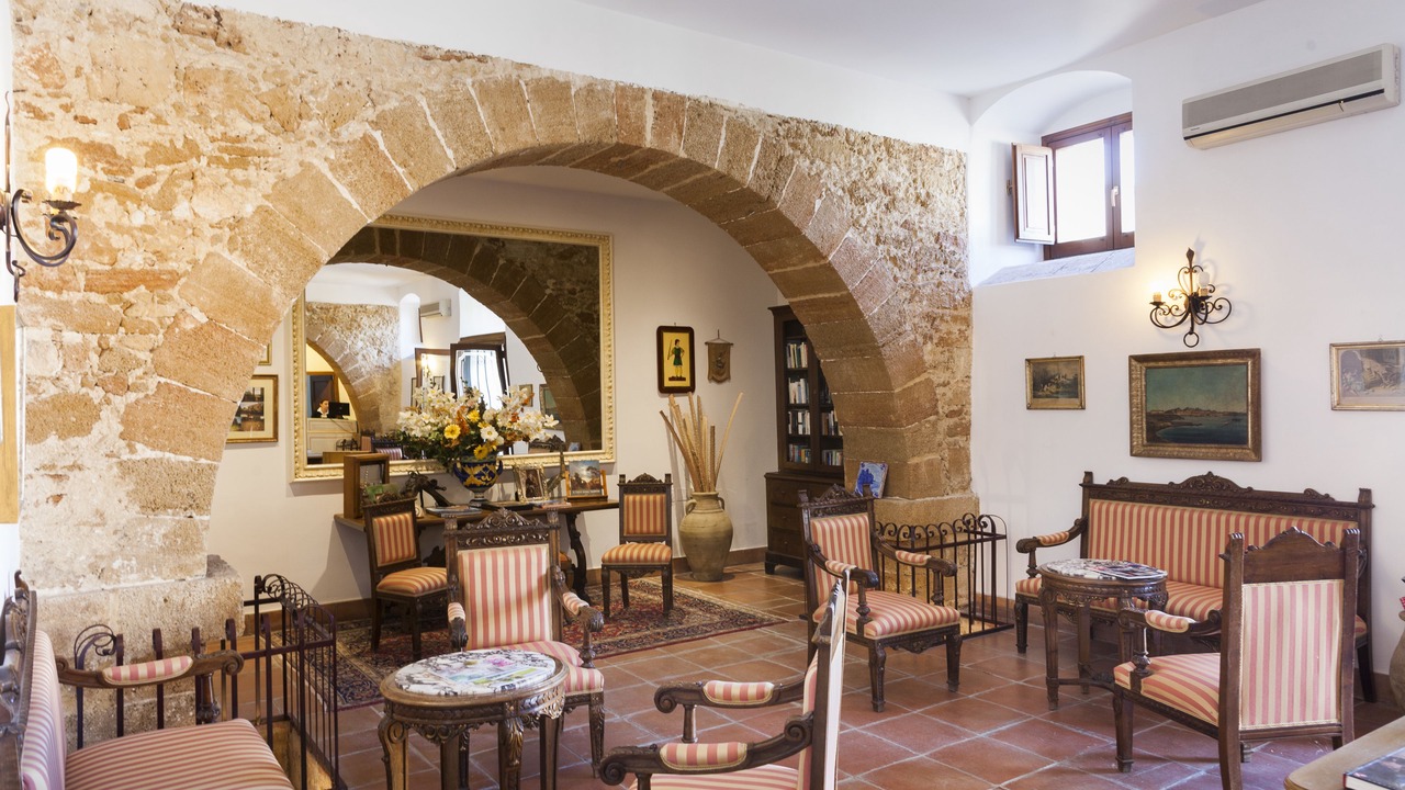 Photo of Others in Noto