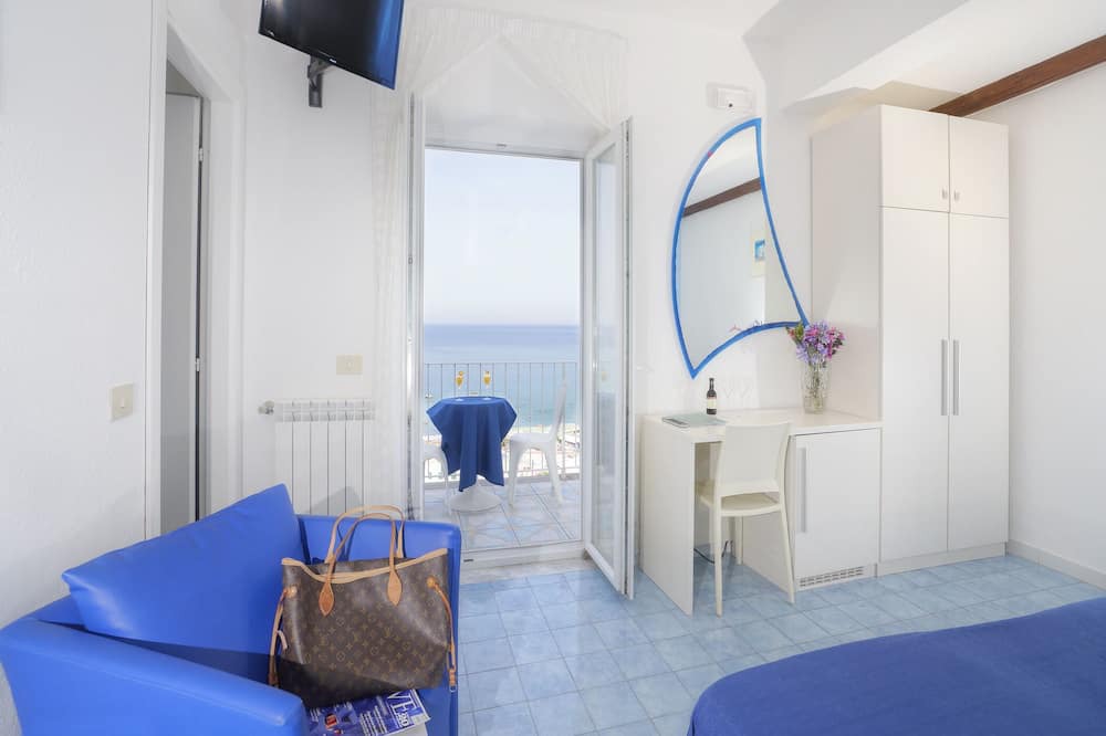 Photo of Bedroom in Forio