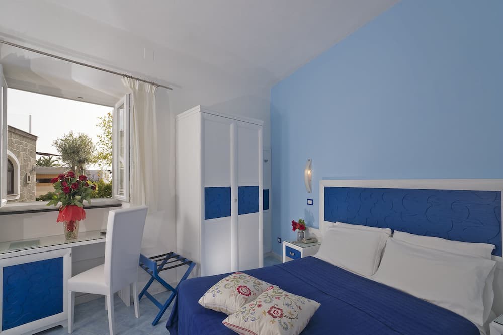Photo of Bedroom in Forio