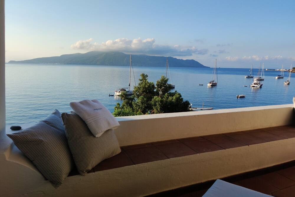 Photo of Patio Balcony in Santa Marina Salina