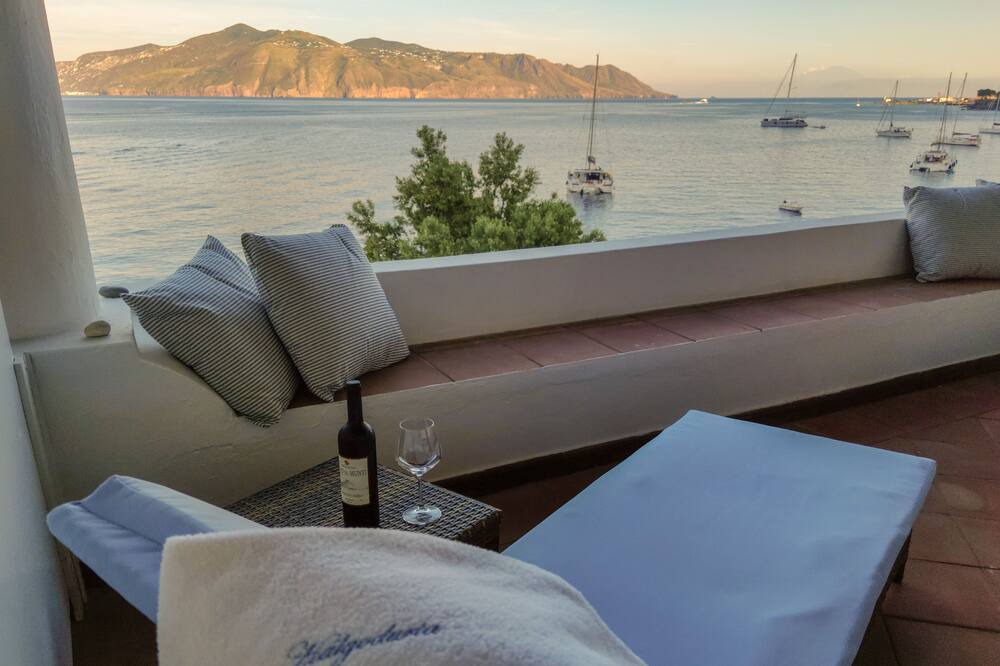Photo of Patio Balcony in Santa Marina Salina