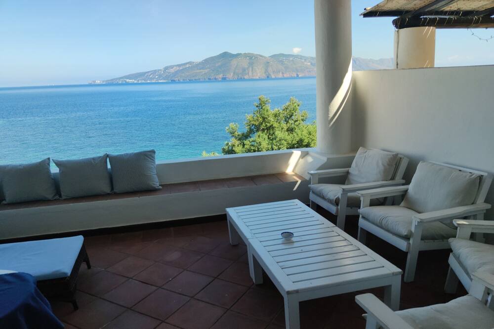 Photo of Patio Balcony in Santa Marina Salina