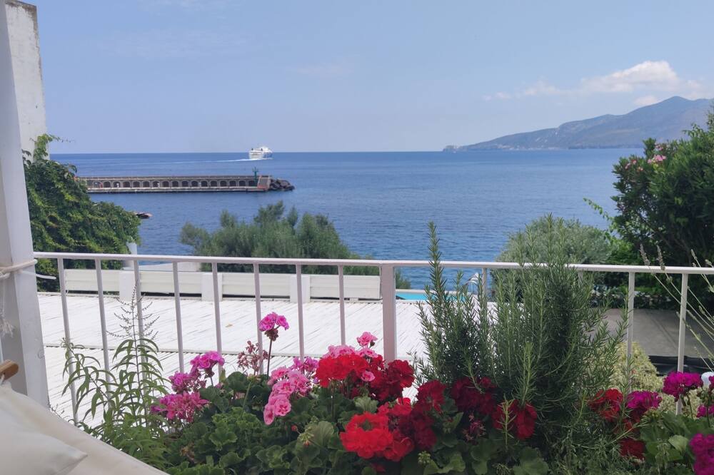 Photo of Patio Balcony in Santa Marina Salina